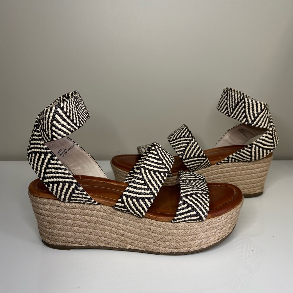 The Report Marilyn Black and White Espadrille Woven Platform Sandals